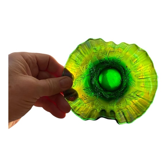 Fenton Iridescent Glass Art Bowl / Hat w/ crimped edge gold green holly & berry - Picture 11 of 11